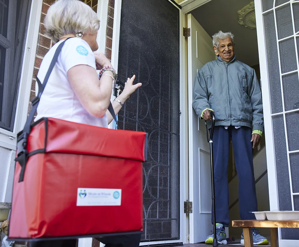 man receiving meals on wheels delivery