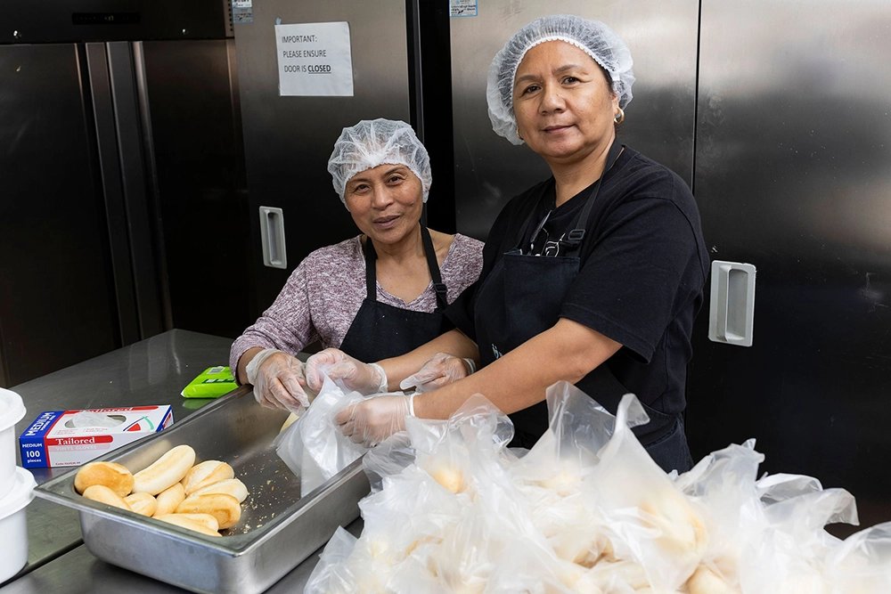 meals on wheels volunteers packing rolls